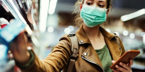 Yüz Maskelerinin Sebep Olduğu Akne ve Tahriş Nasıl Önlenir?